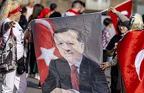 Almanya'da Cumhurbaşkanı Erdoğan'ın seçim zaferini kutlayan Türk göçmenler 