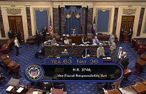 رای مثبت سنای آمریکا به لایحه تعلیق سقف بدهی دولت 