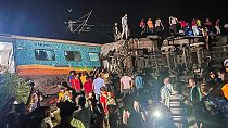 Απεγκλωβισμός επιβατών στο σημείο του σιδηροδρομικού δυστυχήματος