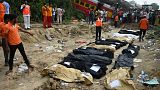 Des secouristes près de Balasore, sur le site de l'accident qui a fait 288 morts dans l'Est de l'Inde. 