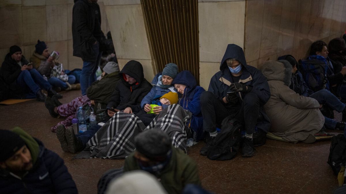 2022. február 24. Kijev: a metróban keresne menedéket az emberek a légitámadások elől