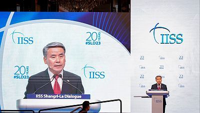 وزير الدفاع الكوري الجنوبي لي جونغ سوب في المعهد الدولي العشرين للدراسات الإستراتيجية (IISS)، سنغافورة