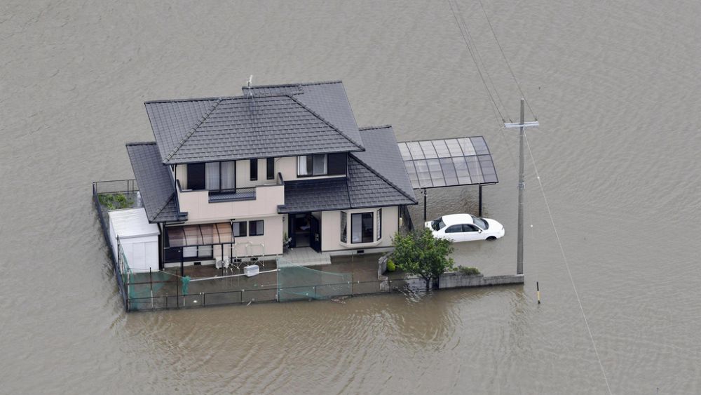 ビデオ: 日本、大雨に見舞われる – これまでに1人が死亡