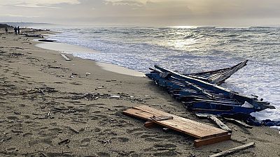 İtalya'da 94 göçmenin hayatını kaybettiği gemi kazası hakkında 3 yetkili soruşturuluyor