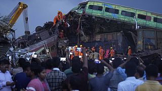 Trabajos de rescate tras la tragedia ferroviaria en la India
