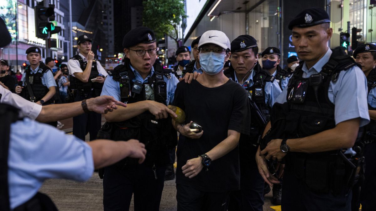 Ativistas detidos pela polícia de Hong Kong