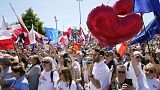 Milhares de pessoas em protesto contra o governo polaco, em Varsóvia, na Polónia, este domingo 4 de junho, 2023