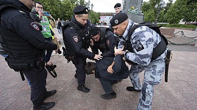 Festnahme von Menschen, die in Russland für Alexej Nawalny demonstrieren