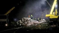 Mentőmunkálatok Dnyipróban a bombatámadás után