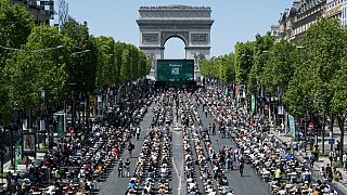  الشانزليزيه يتحول إلى فصل دراسي، باريس، فرنسا، 4 يونيو 2023.
