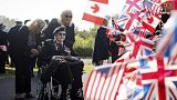 Folla e omaggi, a Sainte-Mère-Eglise, nel nord della Francia, per applaudire i veterani statunitensi