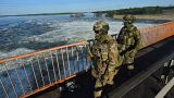 Arquivo- Militares russos na barragem de Nova Kakhovka, no sul da Ucrânia