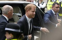 Harry herceg érkezése a bíróság épületéhez, 2023. június 6.