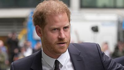 Prinz Harry hat erneut vor dem Londoner High Court gegen den Verlag des Yellow Press-Blattes Daily Mirror ausgesagt.
