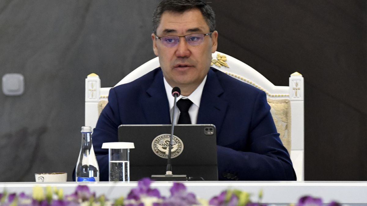 Sadyr Japarov, le 3 juin 2023, lors d'une rencontre avec Charles Michel, président du Conseil européen