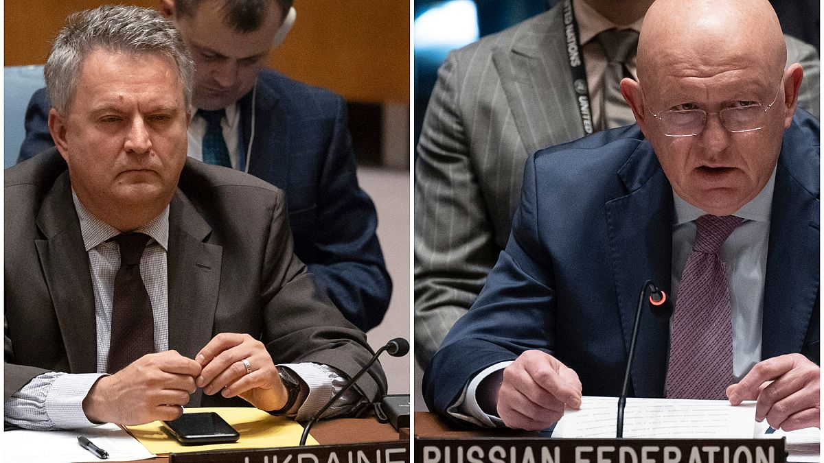 A la izquierda, Sergiy Kyslytsya, embajador de Ucrania ante la ONU y a la derecha, El embajador ruso ante la ONU, Vassily Nebenzia, en una sesión del Consejo de Seguridad.