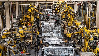 Robotkarok a Suzuki esztergomi gyárában - az autógyártás még tartja magát