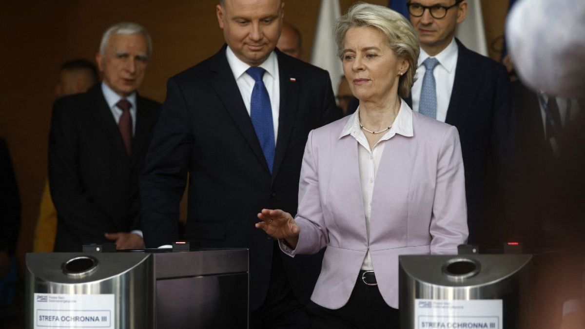 La presidenta de la Comisión Europa Ursula von der Leyen y e presidente polaco  Andrzej Duda.
