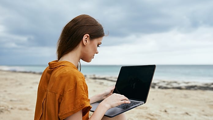 Lavora duro, gioca duro: questi sono i posti migliori (e peggiori) per una vacanza-lavoro