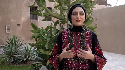 مارینا خان، پایه‌گذار برند آویزه 