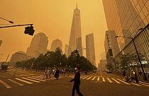 Le quartier du One Trade Center à New York assombri par des nuages oranges venus du Canada, le 7 juin