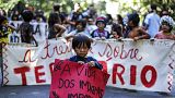Manifestación en Sao Paulo en defensa de los derechos originarios de los pueblos indígenas