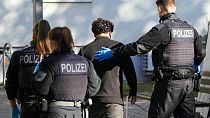Migrante detido pela polícia em Frankfurt Oder, Brandebirgo, Alemanha