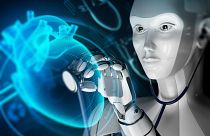 Yapay zeka robotu bir doktor (temsili)