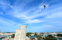 Nathan Paulin suspendu au dessus du port de La Rochelle en France