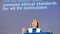 La vicepresidenta de la Comisión Europea, Vera Jourová, durante la rueda de prensa.