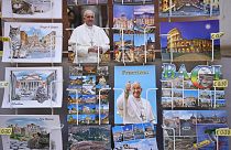 Stand mit Papst-Postkarten in Vatikan