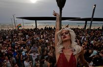 Participante no desfile do "orgulho gay" em Telavive