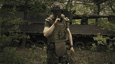 Ein ukrainischer Soldat an einem unbekannten Ort in der Ukraine
