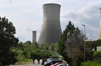 برج تبريد لمحطة تريكاستان للطاقة النووية في سان بول تروا شاتو جنوب فرنسا