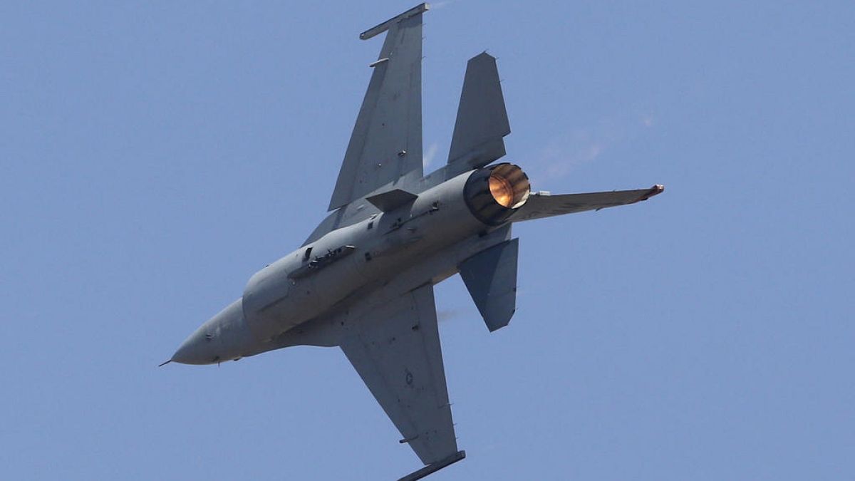 طائرة مقاتلة أمريكية من طراز F-16 