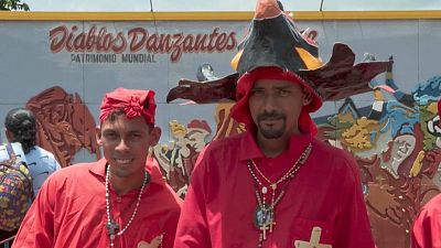 Die Männer aus San Francisco de Yare verwandeln sich in "Diablos Danzantes"