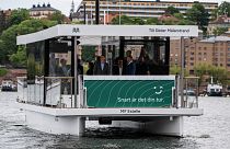 O "MF Estelle", o primeiro ferry elétrico autónomo de passageiros do mundo, fez a sua primeira viagem em Norr Malarstrand, em Estocolmo, a 8 de junho.