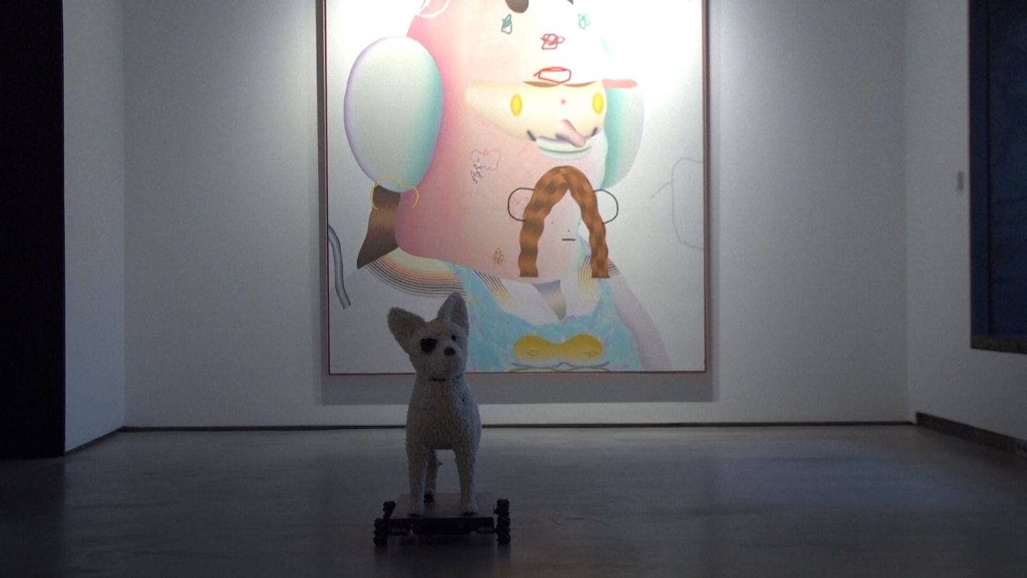 Ce chien robot joue les critiques d'art à Madrid 
