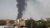 تصاعد الدخان في الخرطوم مع استمرار القتال بين الجيش السوداني وقوات الدعم السريع 