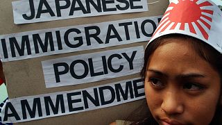 احتجاجات أمام سفارة اليابان في مانيلا ضد تعديلات اليابان الجديدة لسياسة الهجرة