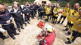 French firefighters receive instructions on the equipment from a member of SOPFEU.