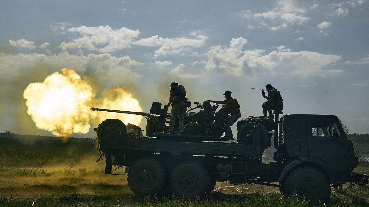 Des soldats ukrainiens près de Bakhmout (Ukraine), 15 mai 2023.