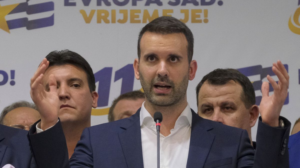 Milojko Spajić, leader du mouvement Europe maintenant!, s'exprime au siège du mouvement, le jour des élections législatives anticipées, à Podgorica, le 11 juin 2023
