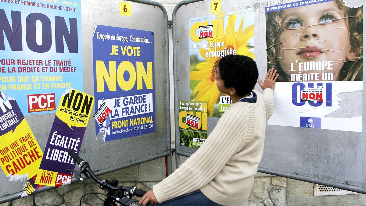 A young boy looks at posters promoting the "yes" and "no" votes in France's May 29 referendum on the European Union constitution, in Tours, France, May 24, 2005.