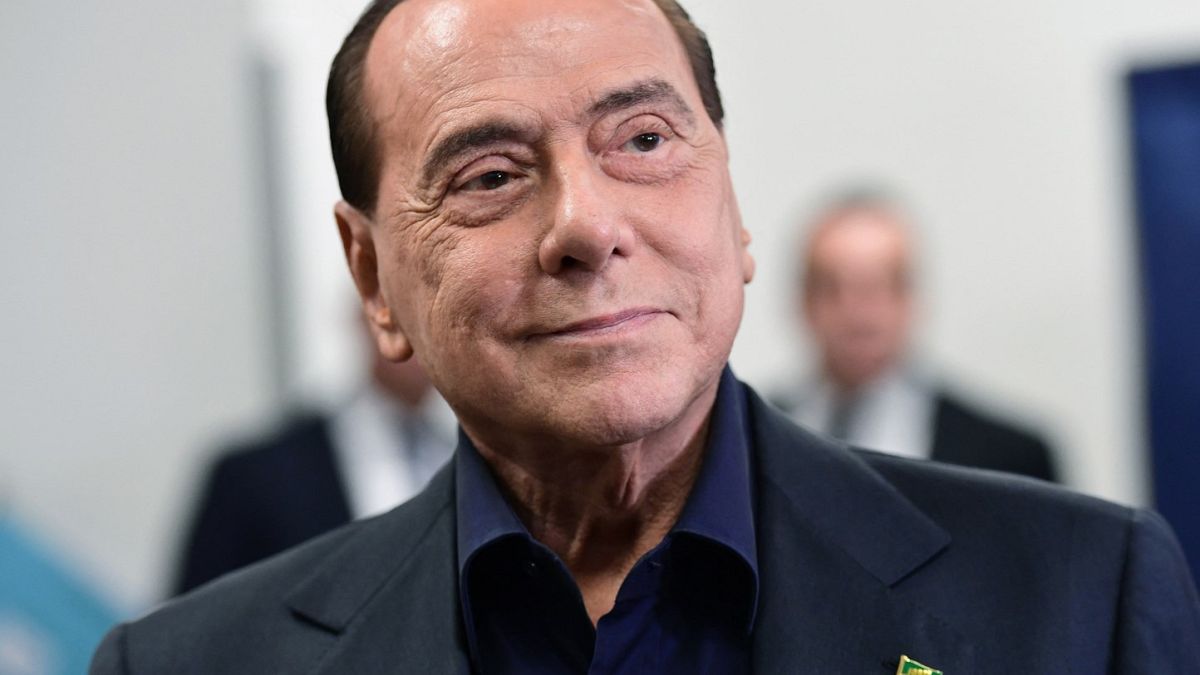 Берлускони: от перспективного политика и кумира масс - до вечеринок "бунга-бунга"