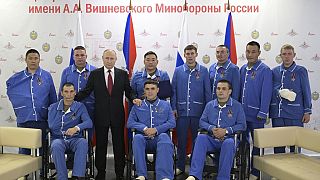 Putin hat in einem Militär-Krankenhaus in Moskau bei Russlands Krieg in der Ukraine verletzte Soldaten geehrt