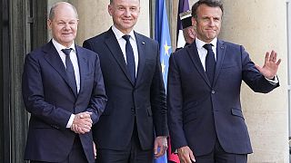 Emmanuel Macron, Andrzej Duda és Olaf Scholz a párizsi Elysées Palotában 2023. június 12-én