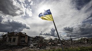 Risventola la bandiera ucraina.