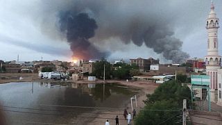 صورة دخان يتصاعد في سماء الخرطوم بسبب المواجهات المسلحة. 2023/06/07