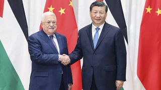 الرئيس الصيني شي جين بينغ والرئيس الفلسطيني محمود عباس في الرياض السعودية.